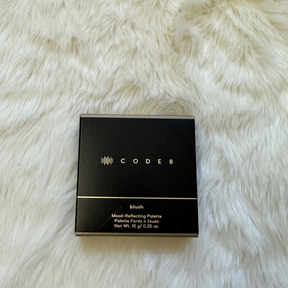 CODE 8 blush palette - Picture 3 of 7
